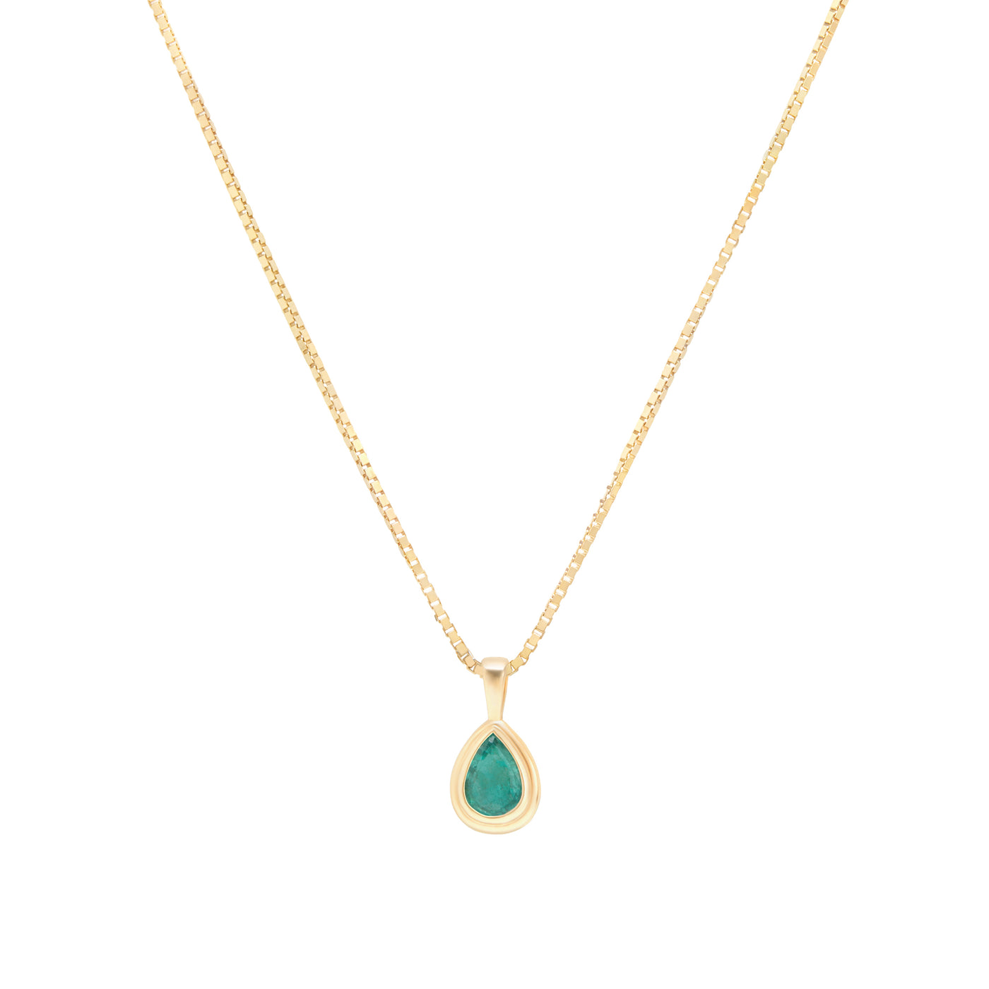 Emerald pear shaped pendant in yellow gold on box chain on white background