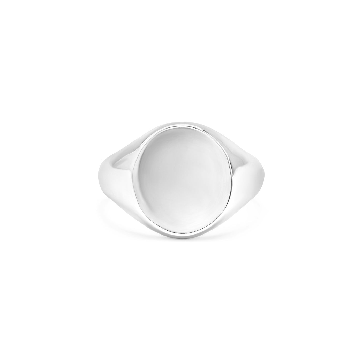 White gold men’s signet ring with a round flat top that can be engraved