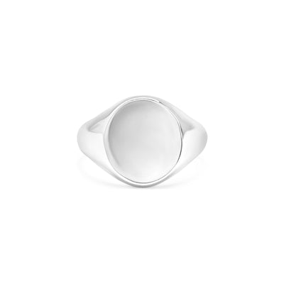 White gold men’s signet ring with a round flat top that can be engraved